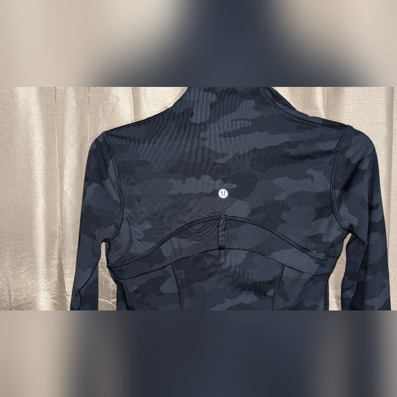 Women's Lululemon DEFINE jacket size 4. - Picture 5 of 11